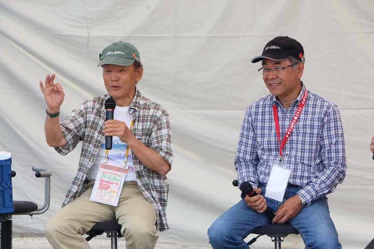 午後のトークショーは2部制となり、前半は、初代「ロードスター」の企画を手がけた福田成徳氏と、初代から3代目まで開発主査を務めた貴島孝雄氏の2名によるロードスター歴代モデルの開発秘話が語られた。