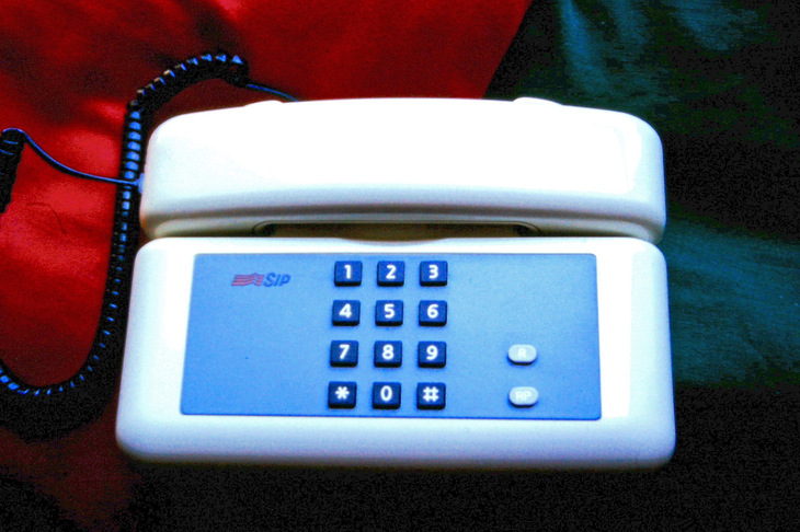 無収入の学生だったにもかかわらず、筆者が納税者番号を取得したきっかけは電話開設だった。これはわが家に置かれていた電話機。デザインはジウジアーロである。