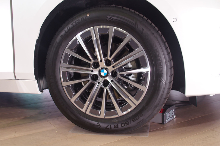 218iアクティブツアラー エクスクルーシブ（フロントホイール）