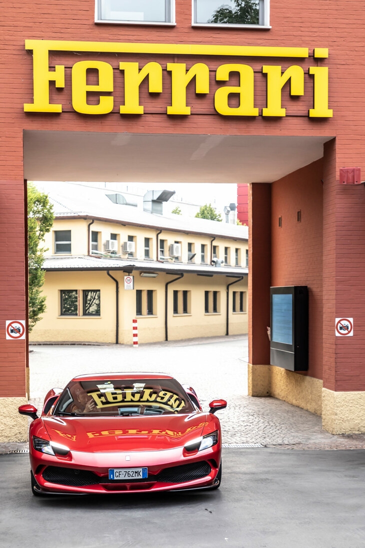 筆者がドライブしたのは2.9リッターV6ツインターボエンジンとプラグインハイブリッドシステムを搭載した「296GTB」である。