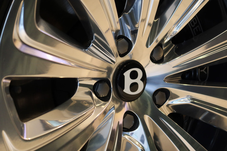 ベントレー・ベンテイガEWBアズール ファーストエディション（フロントホイール）