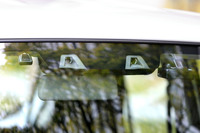 エントリーモデルといえども予防安全装備に不足はなく、ステレオカメラ方式の自動緊急ブレーキや誤発進抑制制御機能、車線逸脱警報機能、ふらつき警報機能、先行車発進お知らせ機能、後退時ブレーキサポート、後方誤発進抑制機能などが標準装備される。