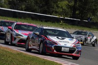 5番グリッドからスタートした第2ヒートで、3番手に浮上したところ他車の接触に遭い、ポジションダウン。しかし、その後も粘り強い走りで5位フィニッシュしてみせた井口卓人選手と#88 CG ROBOT BRZ BS。追い込まれた状況でも決してあきらめず、最善を尽くすその姿勢はベテランならでは。