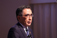 2030年へ向けたスズキの成長戦略について説明する鈴木俊宏社長。