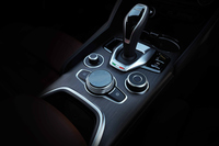 「アルファ・ロメオ・ジュリア」にグリーンの限定車「ヴィスコンティエディション」登場の画像