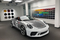 館内には「911スピードスターコンセプト」が展示されていた。