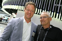 BMWグループ・デザインワークスUSAのエリック・ゴプレン氏（写真左）。右はアートセンター・カレッド・オブ・デザインで長年教鞭（きょうべん）をとってきたマーク・シュテーレンベルガー氏。