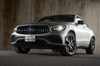 縦格子のフロントグリルは往年の公道レース「カレラ・パナメリカーナ・メヒコ」に参戦した「300SL」をモチーフにしたもの。今日におけるAMGモデルのトレードマークだ。