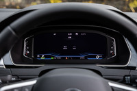 高解像度液晶ディスプレイを用いたメーター「Digital Cockpit Pro（デジタルコックピットプロ）」を標準で装備。ステアリングホイールに設けられたスイッチで、簡単に画面デザインの切り替えが行える。