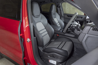 センターの千鳥格子がおしゃれなこのシートは「GTS」専用ではないが、「クーペ」でしか選べない。