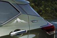 アウトドアブランドとコラボした特別な「日産キックス」限定発売の画像