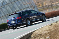 「パサートTDI」の試乗会は、新型「ポロ」とセットで開催された。先にポロに乗ったためか、パサートの第一印象は“眠いクルマ”だった。