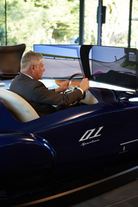 バンクを攻める、在りし日のパオロ氏。（photo：Pininfarina）