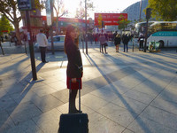 吉田由美のパリサロン2012、練り歩き！