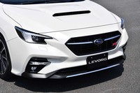 フロントまわりは立体的なグリルやコの字型のランプが特徴。写真は「STI Sport」グレードのもの。