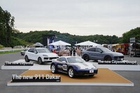 「ポルシェフェスティバル」で日本初披露された「911ダカール」（手前）と「カイエン」（写真左後ろ）、「カイエン クーペ」（写真右後ろ）