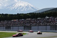 SUPER GT第2戦の決勝レースは、5万人以上の観客が見守るなか、五月晴れの富士スピードウェイで行われた。