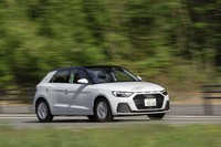 予防安全装備で標準装備となるのは衝突被害軽減ブレーキの「アウディプレセンスフロント」のみとなっている。