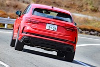 0-100km/h加速のタイムは4.5秒。最高速は通常250km/hに制限されるが、試乗車はオプションによって280km/hにまで引き上げられていた。