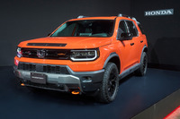 オフロードやアドベンチャーを起点とする「トレイルライン」を象徴したモデルと紹介される「パスポート トレイルスポーツ エリート」は、北米で販売されるSUV、パスポートの上級グレード。TAS2026の会場に姿を現したモデルは左ハンドル仕様車であった。