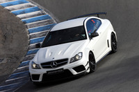 名物の「コークスクリュー」を行く。高低差が約15mもあるS字のシケインである。