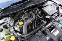 マイナーチェンジを機に採用された、1.2リッター直4ターボエンジン。これまで「メガーヌ エステートGTライン」に搭載されていた2リッター直4に比べ、ピークパワーこそ8ps劣るが、最大トルクは1.0kgmアップした。