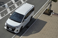 3代目となる新型「トヨタ・ノア」。2013年の東京モーターショーでプロトタイプが参考出展され、その後、2014年1月に発表、同年2月に発売された。