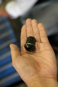 実は、空冷ポルシェ（964以降）のホイールナットはチタン合金製！　とっても軽い。もちろん、高いけど……。