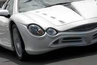 ランプのロービームはHID。外側に伸びるアイラインは、手作業でペイントされる。もちろん、色の指定も可能とのことだ。