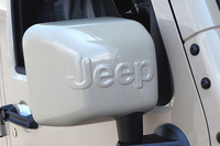 砂漠の色をイメージしたジープの限定モデル登場の画像