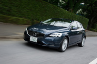 今回は2リッターディーゼルエンジン搭載モデルの上級グレード「D4インスクリプション」に試乗した。