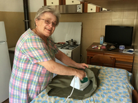 イタリアにおける、アイロンがけ風景。写真は、筆者の知人オネリアさん。