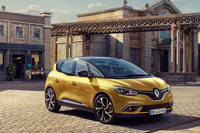 ウインドスクリーンは大型ミニバン「エスパス」のように“3分割”構成になっている。