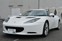 新しいユーザーにうけているという「エヴォーラ」。「エリーゼ」とオーナー層が違うのはもちろん、エヴォーラの中でもAT仕様とMT仕様でずいぶん違うのだとか。