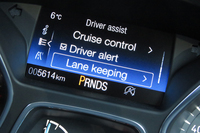 各種運転支援システムの設定は、モニター上での操作を通じて変更できる。