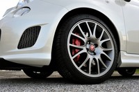 タイヤサイズは205/40ZR17。試乗車は「ミシュラン・パイロットエグザルト」を履いていた。