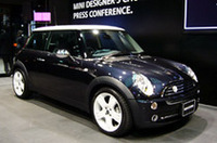 日本専用、スペシャルデザインの「MINI」、300台限定で発売の画像