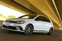 「ゴルフGTI」のさらなる高性能バージョンである「クラブスポーツ」の2モデル。今回の「ストリートエディション」は2016年8月に登場した。