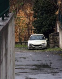 ある作業場の横に放置してある後期型「シトロエンCX」。