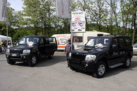 マヒンドラの展示。クルマは「マヒンドラ・ゴア」。