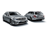 「メルセデス・ベンツCクラス」のセダン（写真左）およびステーションワゴン（写真右）。