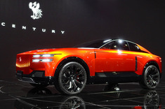 「One of One」の標語を掲げ、いちブランドへと独立したセンチュリー。その狙いを、デザイン視点で考察する。