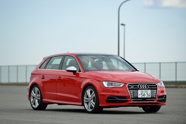 「アウディS3スポーツバック」