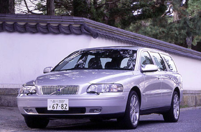 【スペック】全長×全幅×全高＝4710×1815×1490mm/ホイールベース＝2755mm/車重＝1570kg/駆動方式＝FF/2.4リッター直5DOHC20バルブ（170ps/5900rpm、23.5kgm/4500rpm）/車両本体価格＝495.0万円