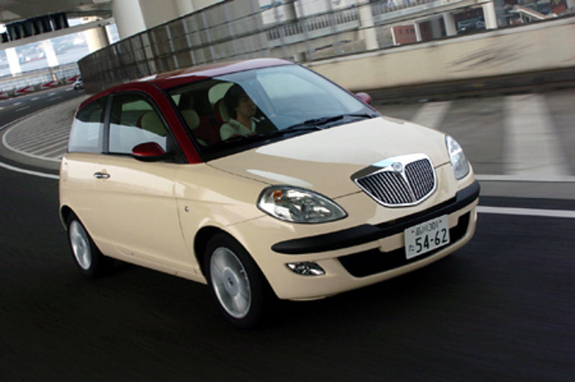【スペック】
全長×全幅×全高＝3780×1720×1530mm／ホイールベース＝2388mm／車重＝1140kg／駆動方式＝FF／1.4リッター直4DOHC 16バルブ（95ps/5800rpm、13.0kgm/4500rpm）／価格＝249.9万円（テスト車＝同じ）
