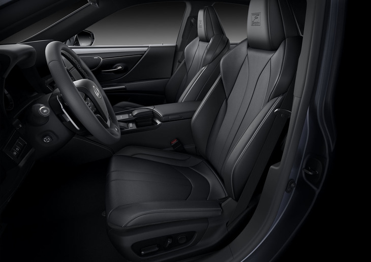 レクサスES（フロントシート）