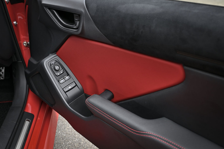 トヨタGR86 RZ“40th Anniversary limited”（ドアインナーパネル）