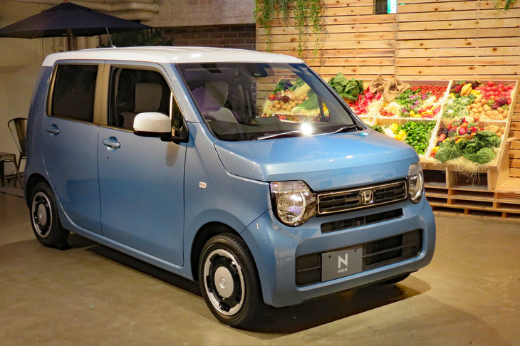 停車時ホールド機能付きの全車速対応型ACCを搭載した「ホンダN-WGN」だが、その機能を実現すべく搭載した電動パーキングブレーキの不具合でリコール＆生産休止という憂き目に……。ハイテクの採用は、コスト的な問題はもちろんこうしたリスクもはらんでいるのだ。