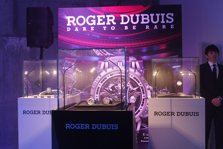 ランボルギーニとコラボレーションを行っているスイスの時計ブランド、ロジェ・デュブイが会場に新作を展示していた。