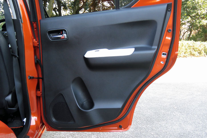 スズキ・イグニス ハイブリッドMZ（ドア）